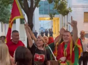 DRAGINJA KRENULA STOPAMA SPAJIĆA I MILATOVIĆA: Protestuje sa "komitama" protiv svoje Vlade