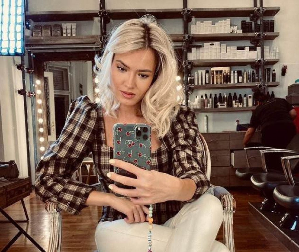Voditeljka Ksenija Bujišić o BORBI za život nakon porođaja: "Bili su to NADLJUDSKI BOLOVI, dve OPERACIJE i mogla bih sve ponovo"