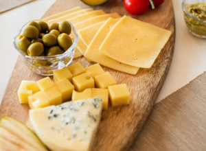 Ovo je NAJGORA vrsta SIRA koju možete jesti: Stručnjaci saglasni, bolje ga IZBEGAVAJTE