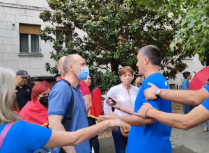 SKANDAL ISPRED VLADE: Milovi ekstremisti provocirali radnike Željezare povicima-POSRBICE!