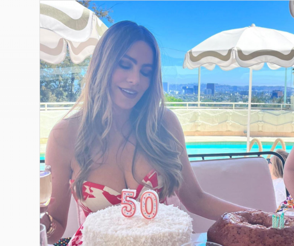 Sofija Vergara napunila 50 godina, a izgleda kao da ima 20: Tajna je u njenom JELOVNIKU i jednom TRIKU, svako veče praktikuje jednu VAŽNU stvar