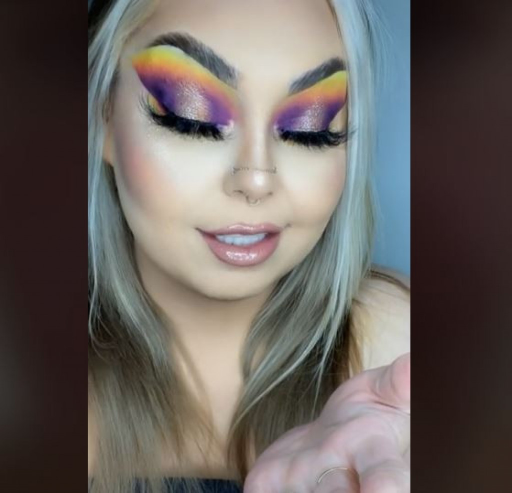Za nju kažu da je kraljica TRANSFORMACIJE: Samouka ŠMINKERKA pokazala kako zaista izgleda, bez šminke!