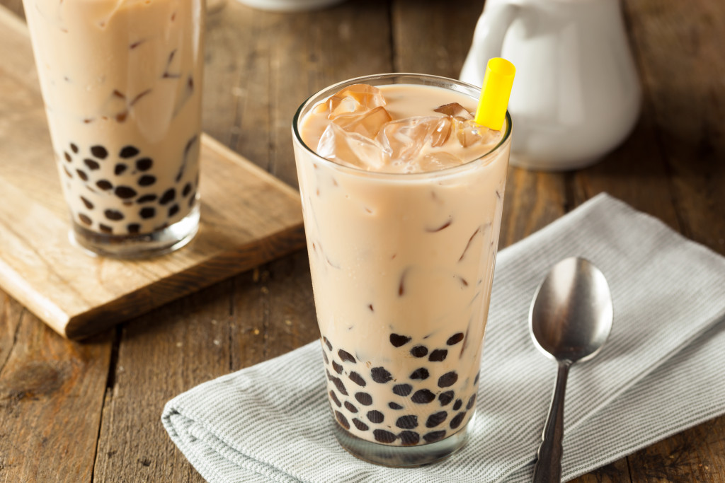 Napravite domaći BUBBLE TEA: Ljudi u Srbiji su poludeli za ovim LEDENIM voćnim čajem
