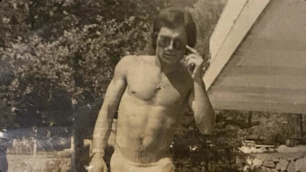 Danas je NAJVEĆA folk zvezda na našim prostorima: Ćerka popularnog pevača podelila sliku iz njegove mladosti i IZNENADILA SVE, da li ga prepoznajete? (FOTO)