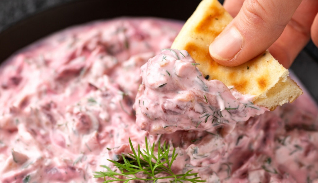 Stari RECEPT za jelo od kog se TOPE kilogrami: U jogurt stavite JAJE i jedno povrće, bićete SITI, a smršaćete