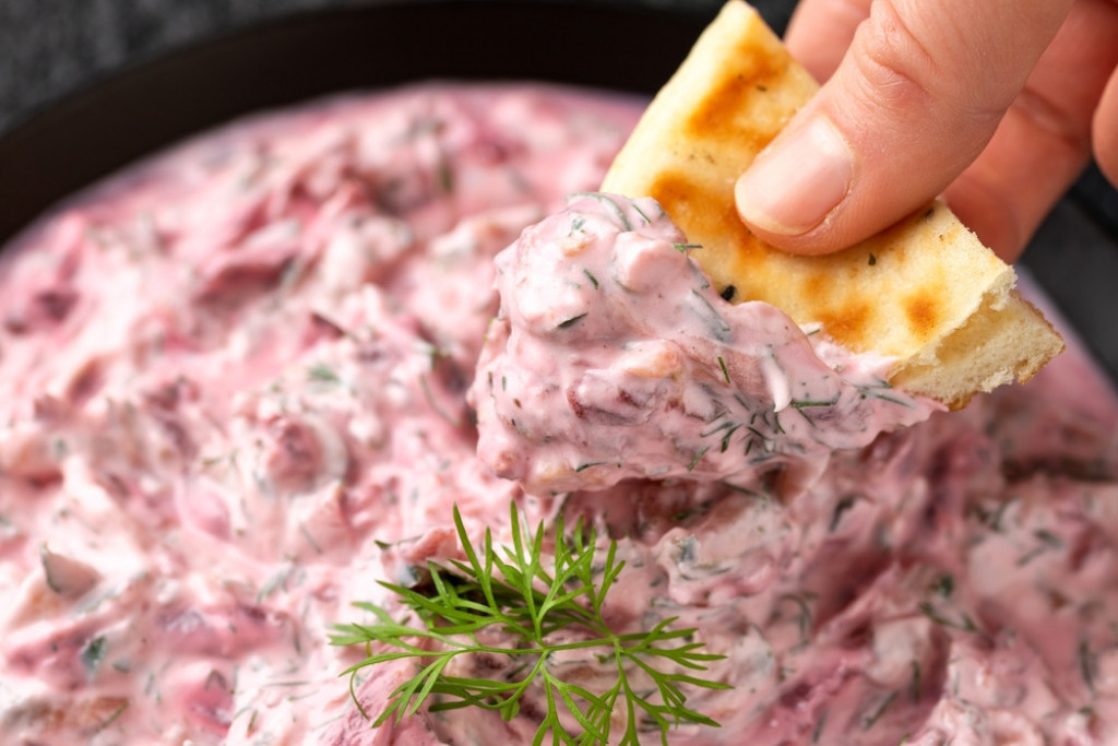 Stari RECEPT za jelo od kog se TOPE kilogrami: U jogurt stavite JAJE i jedno povrće, bićete SITI, a smršaćete