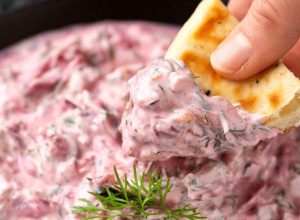 Stari RECEPT za jelo od kog se TOPE kilogrami: U jogurt stavite JAJE i jedno povrće, bićete SITI, a smršaćete