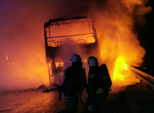 JOŠ JEDAN POŽAR NA AUTO PUTU: Kod Varaždina izgoreo autobus