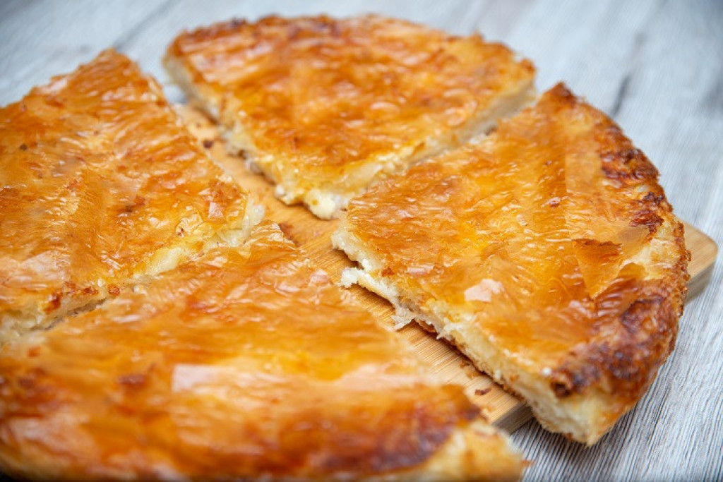Više nećete ići u pekaru: Najbolji recept za domaći burek, garantujemo da bolji skoro niste probali