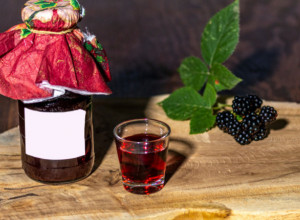 Napravite LIKER od KUPINE: Savršeno piće za ljude koji se bore sa ANEMIJOM