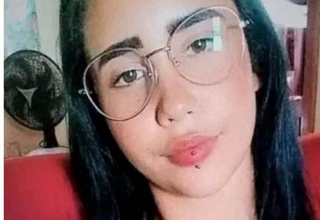 Devojka (20) UMRLA zbog minđuše od 1.000 DINARA! Infekcija joj RAZORILA MOZAK, očajna majka ispričala SVE detalje