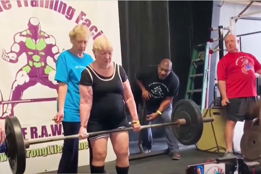 Sa 100 godina kupi SVE medalje na takmičanjima: Edit je NAJSTARIJA dizačica tegova na svetu