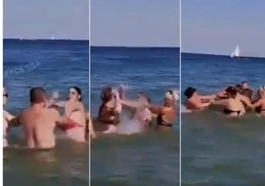 Neviđena TUČA u moru: Žena u SUKOBU sa muškarcem, PLJUŠTE šamari i PESNICE, dete dovedeno u OPASNOST