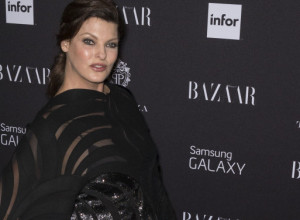 Izobličila se posle neuspešne operacije: Linda Evangelista se vraća na modnu pistu posle više od 10 godina