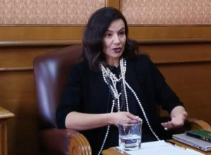 MILO PREDLOŽIO SVOG "ČOVEKA": Žena koja je sveštenike SPC nazivala jastrebovima, PROVERAVA TEMELJNI UGOVOR