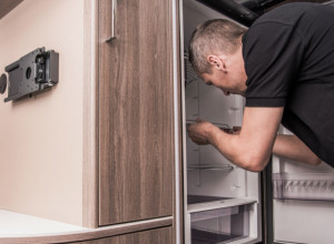 Postoji više razloga ako vam PROCURI frižider: Evo šta kažu MAJSTORI, ovako možete da sanirate ŠTETU