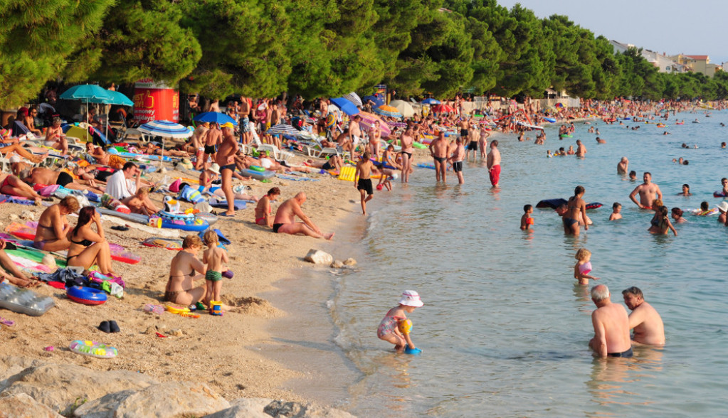 Švedski sto za manijake: Žena apelovala na roditelje, "ne puštajte decu bez kupaćeg na plažu", evo gde se kriju