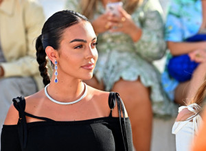 Georgina opet na meti KRITIKA: Objavila fotografiju u USKOJ haljinici, pa je optužili za FOTOŠOP, niko ne veruje da je to njena FIGURA