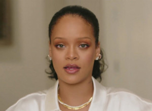 Rijana posle porođaja nikad ZGODNIJA: Pojavila se na večeri u KORSETU koji je zabeležen u ISTORIJI