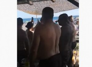 (VIDEO) HIMNA STARE DRŽAVE NA ULCINJSKOJ PLAŽI: "Hej Sloveni" se ovde u stavu mirno sluša već 11 godina