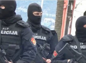 PRIPADNIKU "INTERVENTNE" MINIRAN AUTOMOBIL: Stravična eksplozija pred kućom policajca u BERANAMA