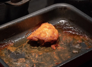 Očistite PLEH bez ribanja: Ovim TRIKOM se služe profesionalni KUVARI i sigurno radi!