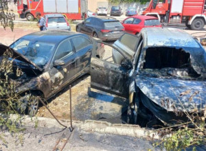 KAD SE ODMOR SE PRETVORI U NOĆNU MORU: Turistima iz Srbije izgoreo auto u Crnoj Gori