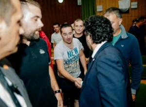 DRAMA U NIKŠIĆKOJ ŽELJEZARI: Radnici pretili da će skočiti sa krova, Abazović obećao rešenje problema