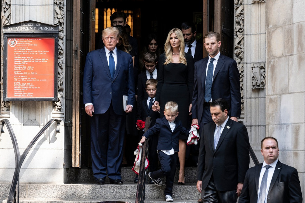 Donald Tramp je sahranio bivšu ženu na golf terenu: Razlog je izazvao HAOS u Americi, uspeo je da PREVARI SISTEM