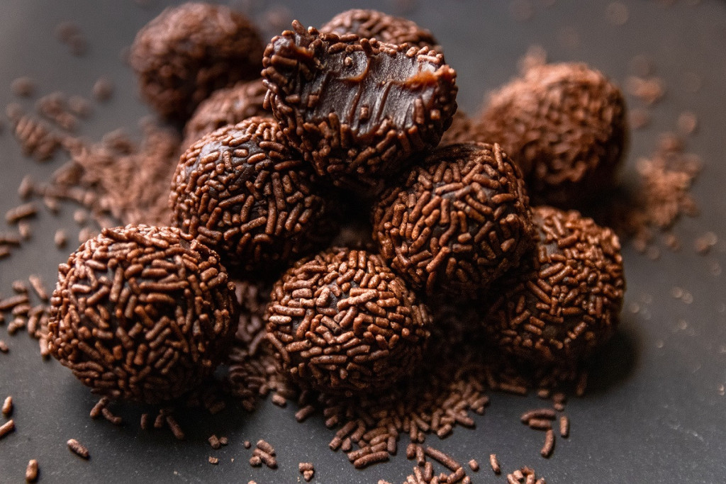 Brigadeiro RECEPT: Probajte NESTVARNE čokoladne kuglice i osetite ukus BRAZILA, za samo 10 minuta će biti na vašem stolu