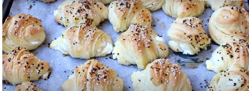 Pamuk KIFLICE sa puterom i sirom: Tradicionalni SRPSKI recept koji se prenosi GENERACIJAMA