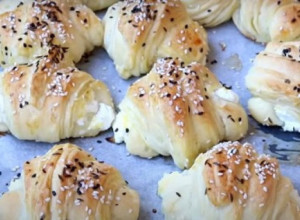 Pamuk KIFLICE sa puterom i sirom: Tradicionalni SRPSKI recept koji se prenosi GENERACIJAMA