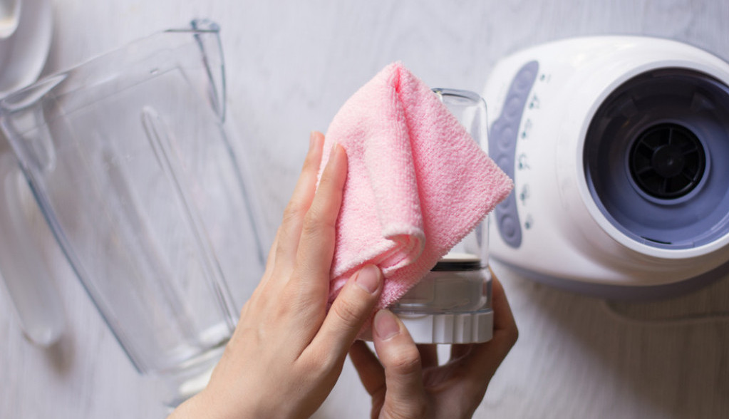 Bez RIBANJA uklonite svu prljavštinu: Očistite BLENDER za minut, više neće biti OSTATAKA od hrane