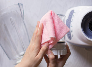 KAKO SE PRAVILNO ČISTI BLENDER: Bez ribanja uklonite sve ostatke hrane i to za manje od minut