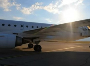 DRAMA NA LETU ZA MANČESTER: Putnik konzumurao BELI PRAH u avionu pa pravio neprijatne scene