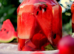 OVO PIĆE ĆE VAS NAJBOLJE RASHLADITI Bezalkoholni koktel od lubenice sa limetom i nanom (RECEPT)