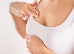 Prvi simptom raka dojke: Obratite pažnju na ovu promenu na koži, a nije reč o kvržicama