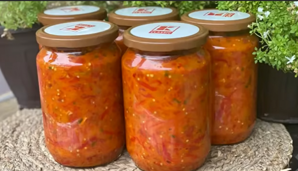 Pinđur (RECEPT): Napravite odličnu ZIMNICU po bakinom receptu, tajna je u jednom sastojku