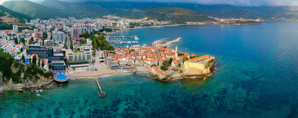 Kad Naj Žena slavi rođendan, VI PUTUJETE: Osvojite LETOVANJE u Crnoj Gori