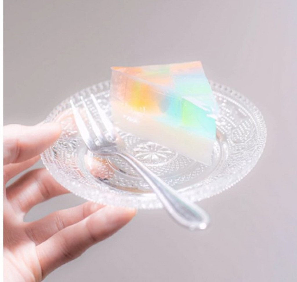 Iz Japana stiže TORTA koja je OPČINILA svet: Treba vam 5 sastojaka i spremna je za SAT VREMENA poslastica u bojama DUGE