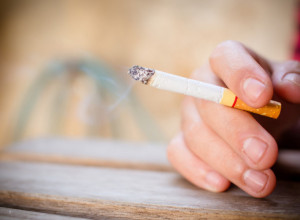 Ove SIMPTOME skoro svaki PUŠAČ ignoriše: Jedan test sa glasom pokazuje preti li vam OPASNA bolest!