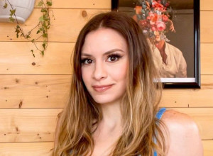 "Poslao me je kući TAKSIJEM zbog odeće! Da li je ovo PROBLEM?": Momak je devojci rekao da ga je SRAMOTA i ne želi da je njegovi prijatelji vide takvu