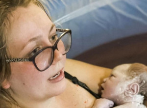 Porođaj je prenosila UŽIVO na INSTAGRAMU: Priča mame koja je RAĐALA DETE pred 13.000 ljudi nas je FASCINIRALA