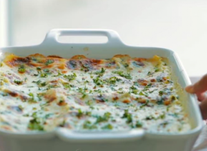 Recept za lazanje sa SPANAĆEM i SIROM: Lagana i BRZA večera koju ćete OBOŽAVATI