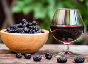 Kupinovo vino (RECEPT): Napravite domaći užitak sa MEDOM i bez konzervansa