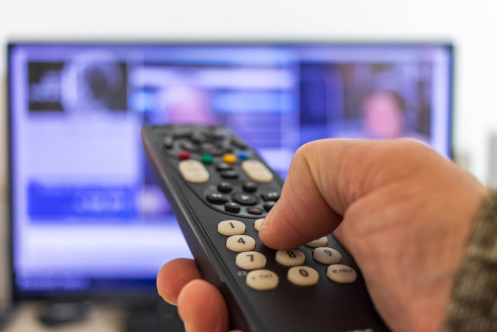 Znate li čemu služi ispupčenje na DUGMETU broj PET na daljinskom? Razlog je i više nego BITAN i ključan za neke osobe