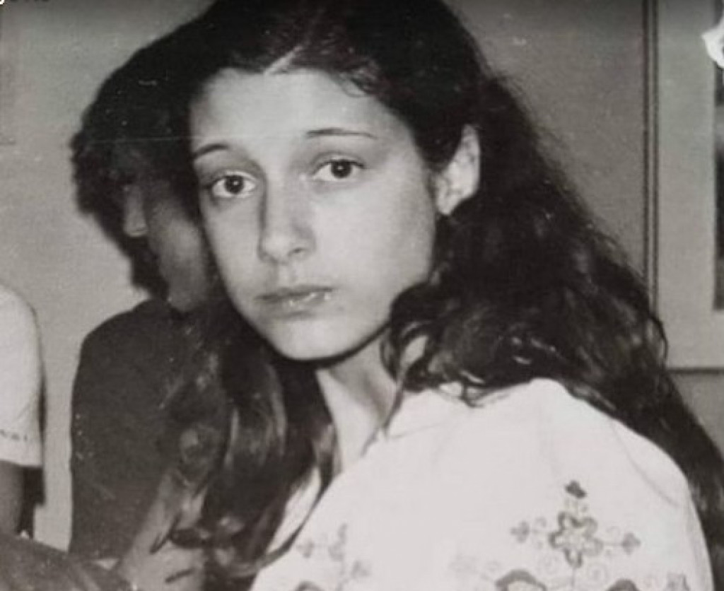 Da li prepoznajete našu PEVAČICU sa fotografije? Ovo su POČECI njene karijere, sada ima 61 godinu, a mnogi kažu da LIČI na sebe