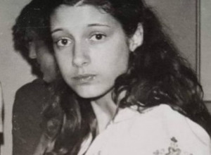 Da li prepoznajete našu PEVAČICU sa fotografije? Ovo su POČECI njene karijere, sada ima 61 godinu, a mnogi kažu da LIČI na sebe