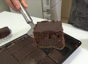 Žene u Srbiji su POLUDELE za "CRNCEM BEZ JAJA": Kontroverzan naziv ovog kolača je privukao mnoge domaćice (RECEPT)