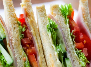 Klub sendviči na GRČKI način: Recept za OMILJENI doručak sve dece